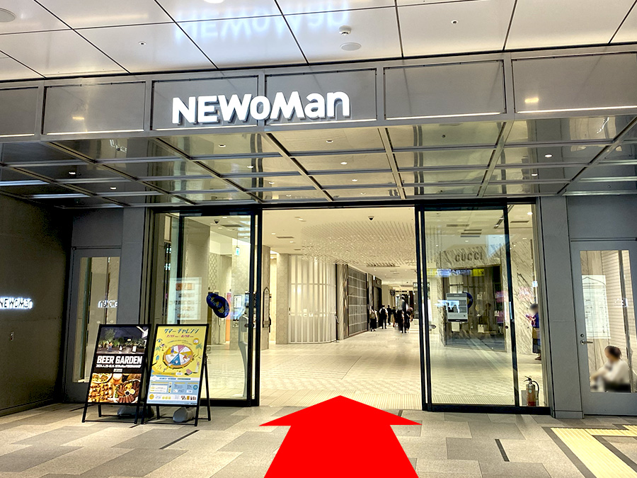 NEWoMan　1Fの入り口へ